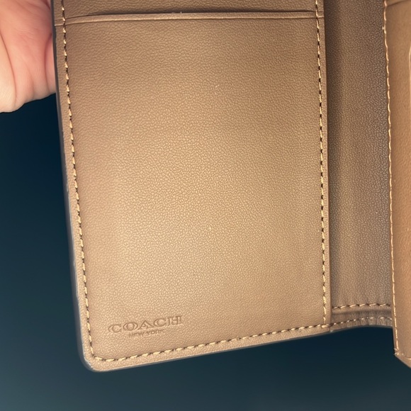 COACH Medium Corner Zip Wallet In Signature Canvas With Wildflower Print🌸 - Picture 5 of 7